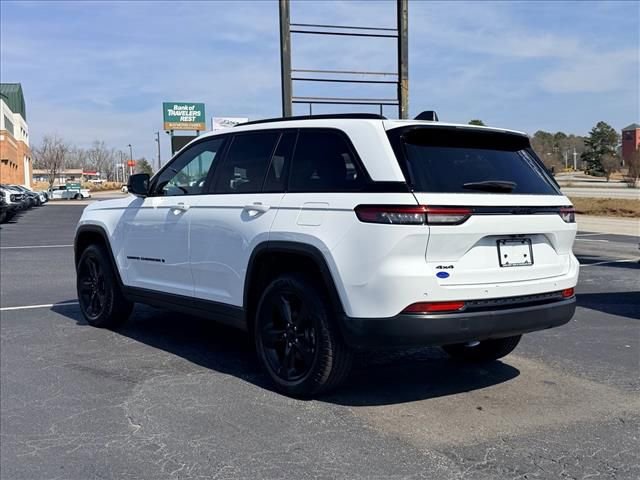 Used 2022 Jeep Grand Cherokee Altitude AWD/4WD image 6