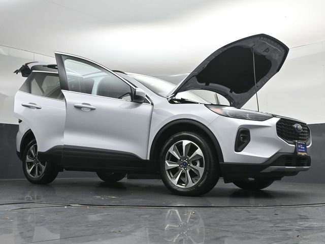 Certified 2025 Ford Escape Platinum AWD/4WD image 53