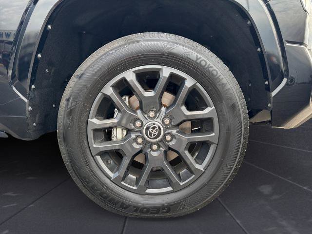 Used 2022 Toyota Tundra Platinum w/ Advanced Package AWD/4WD image 14