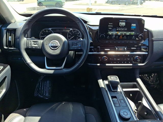 Used 2025 Nissan Pathfinder SL AWD/4WD image 10