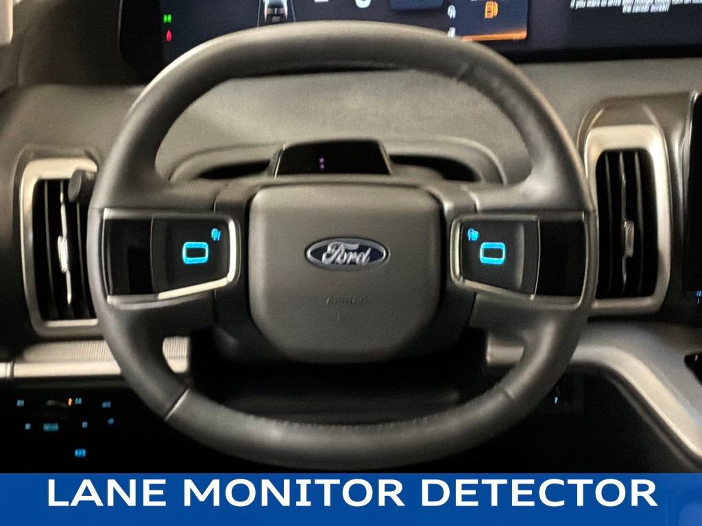 Certified 2025 Ford Expedition Active AWD/4WD image 11