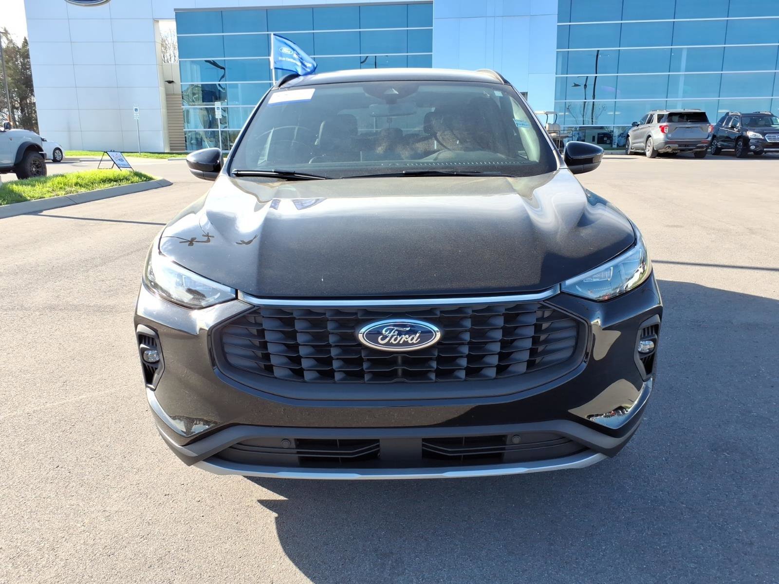 Certified 2025 Ford Escape Platinum w/ Class II Trailer Tow Package image 8