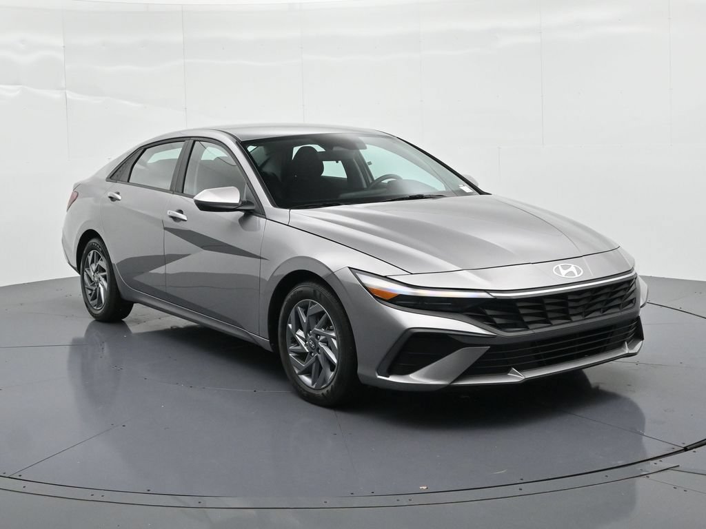 Used 2024 Hyundai Elantra SEL FWD image 4
