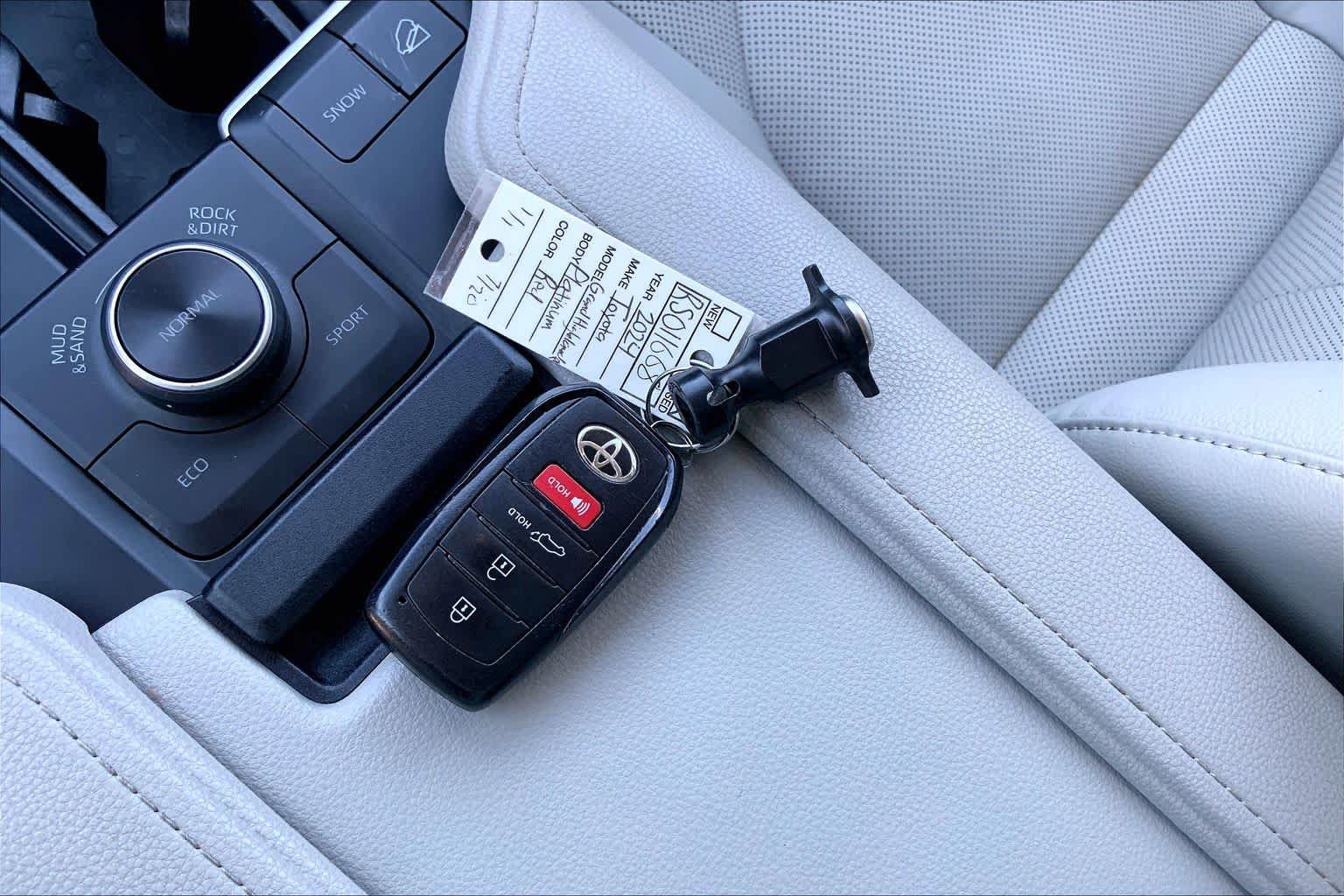 Used 2024 Toyota Grand Highlander AWD image 15