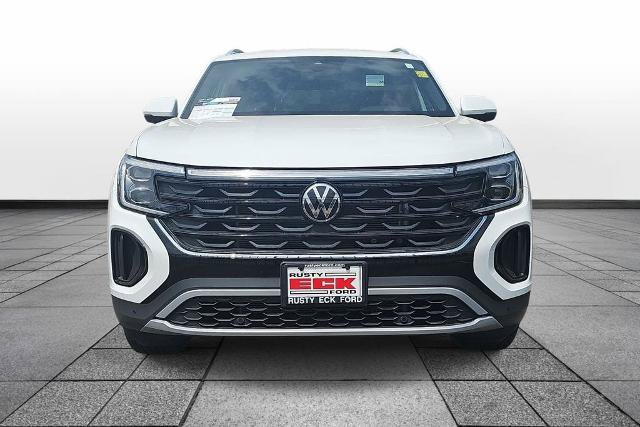 Used 2025 Volkswagen Atlas Cross Sport SE AWD/4WD image 2