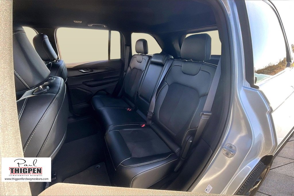 Used 2025 Jeep Grand Cherokee Altitude image 25