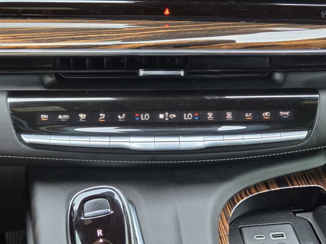 Used 2021 Cadillac Escalade Premium Luxury RWD image 18
