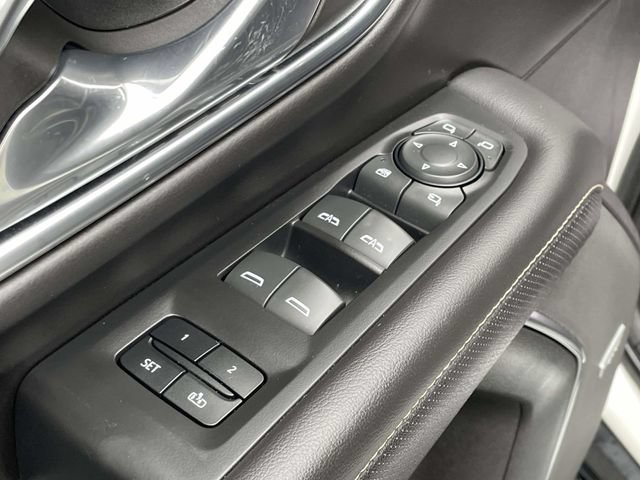 Used 2023 GMC Yukon SLT w/ SLT Premium Package AWD/4WD image 16