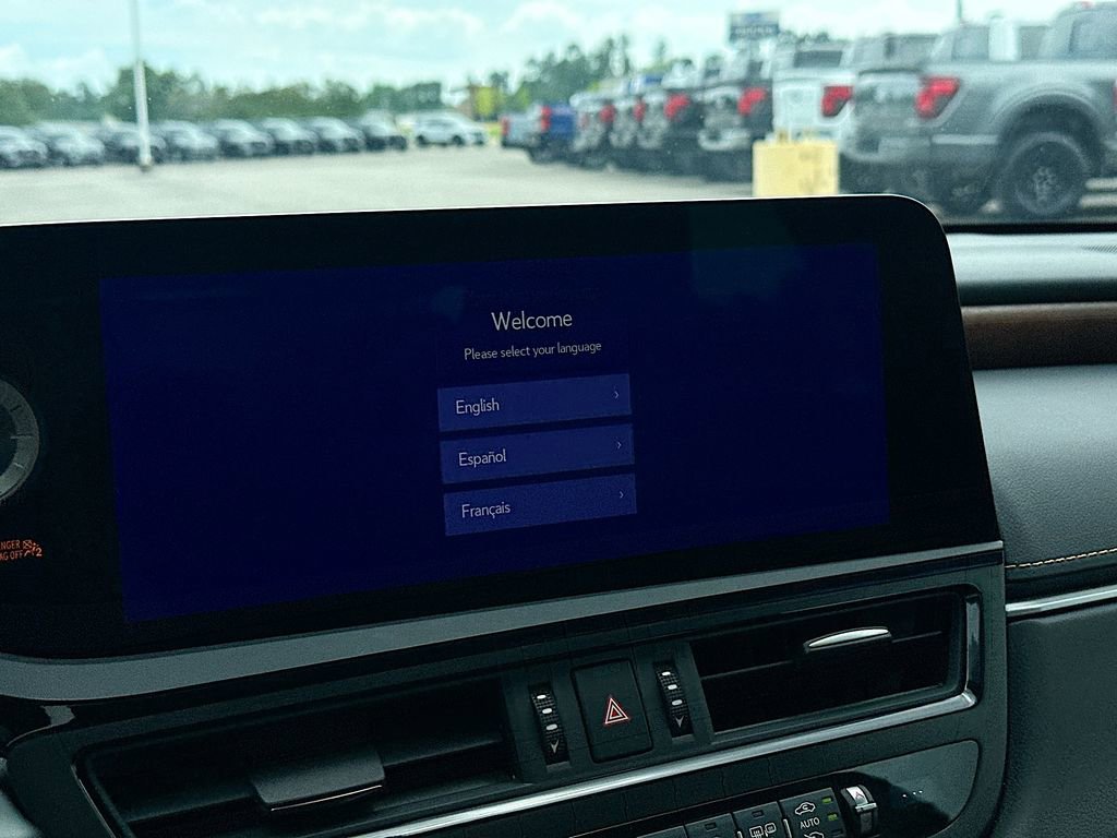 Used 2024 Lexus ES 300h w/ Technology Package FWD image 13