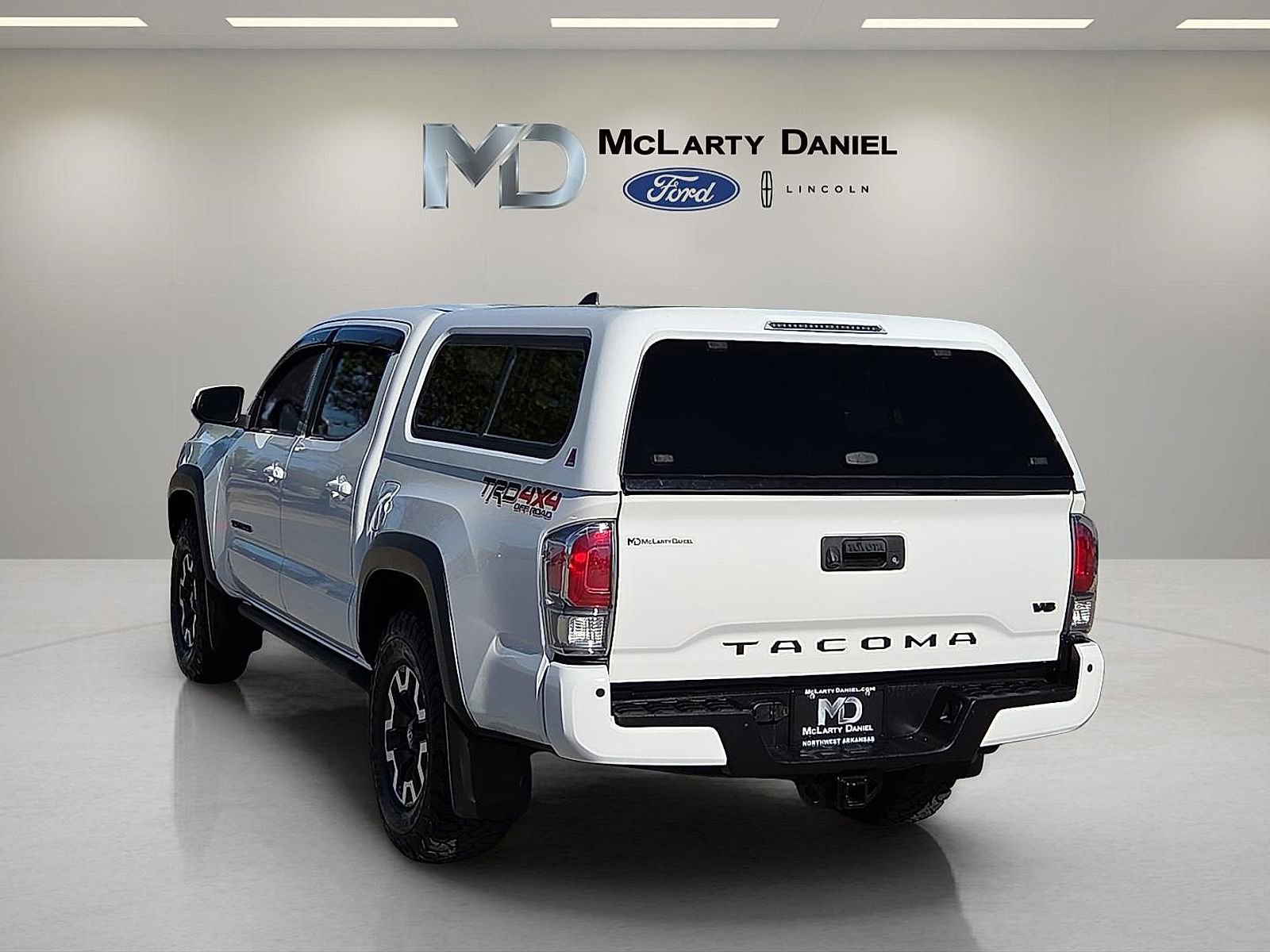 Used 2023 Toyota Tacoma TRD Off-Road w/ Technology Package AWD/4WD image 4