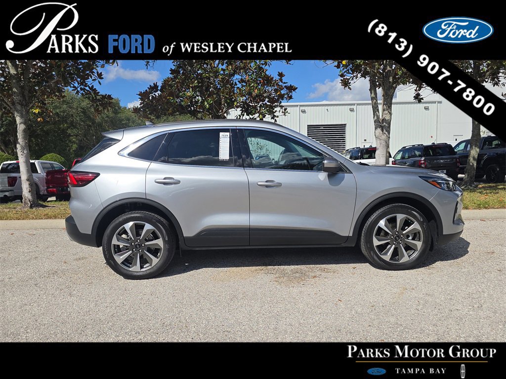 Certified 2023 Ford Escape Platinum w/ Class II Trailer Tow Package image 3