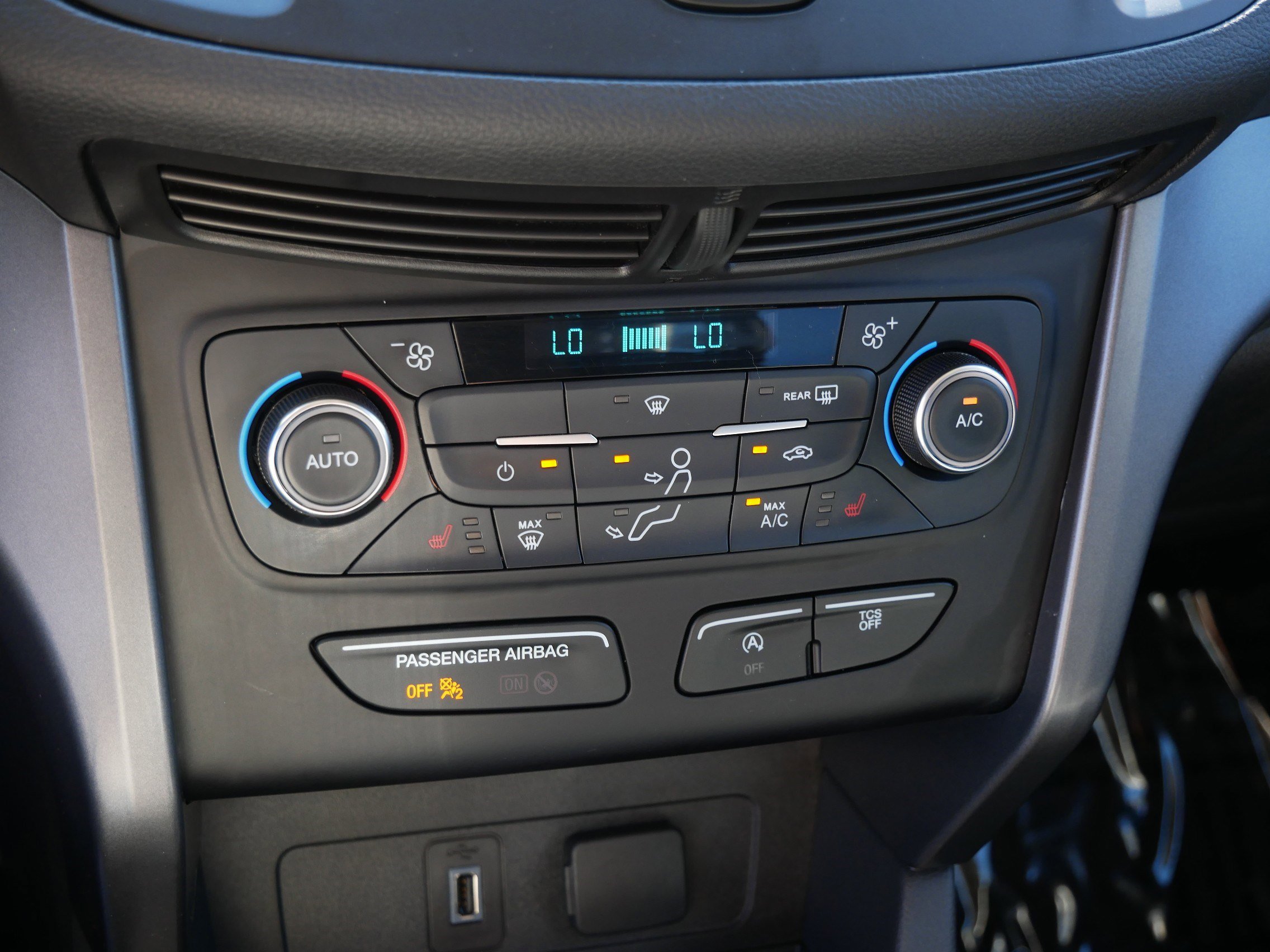 Certified 2017 Ford Escape SE w/ SE Cold Weather Package image 23