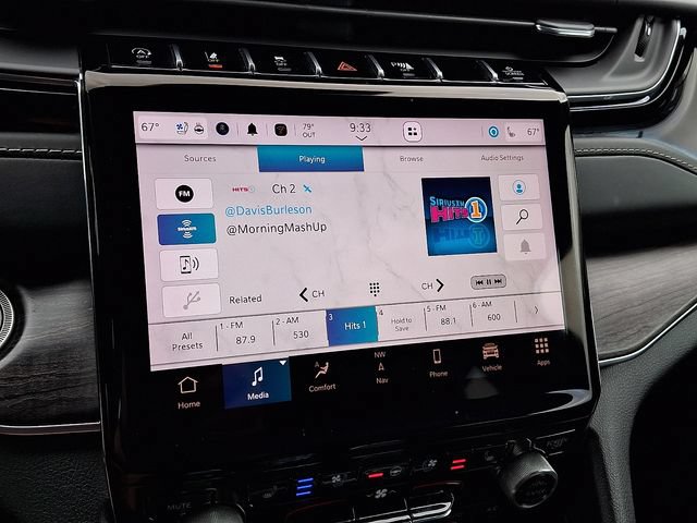 Used 2022 Jeep Grand Cherokee Overland w/ Luxury Tech Group IV AWD/4WD image 20