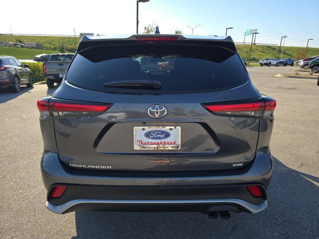Used 2023 Toyota Highlander XSE FWD image 4