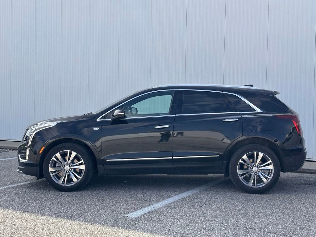Used 2023 Cadillac XT5 Premium Luxury w/ Technology Package image 2