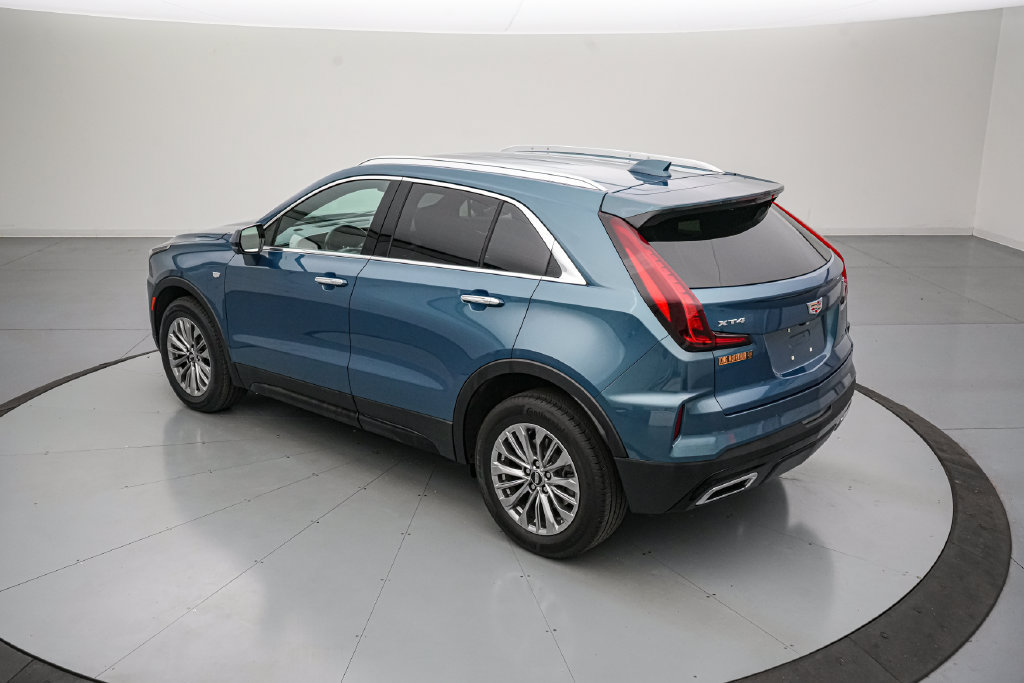 Used 2025 Cadillac XT4 Premium Luxury FWD image 6