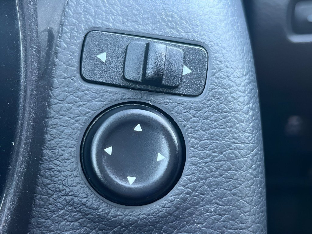 Used 2019 Nissan Rogue SV AWD/4WD image 27