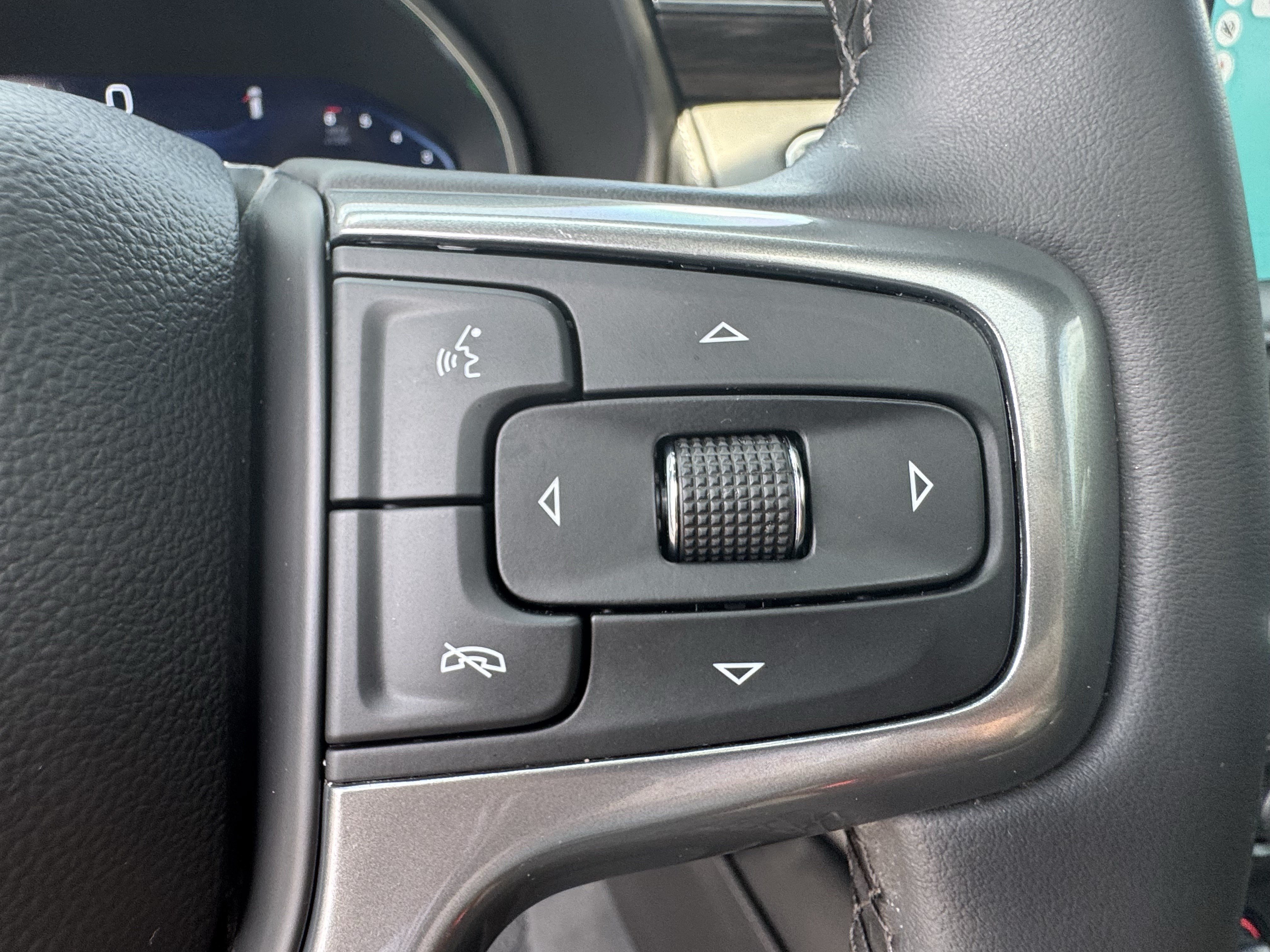 Used 2023 Chevrolet Suburban Z71 w/ Off-Road Capability Package AWD/4WD image 36