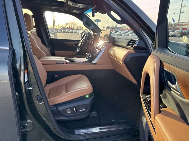 Used 2023 Lexus LX 600 4WD w/ Accessory Package (Z1) image 12