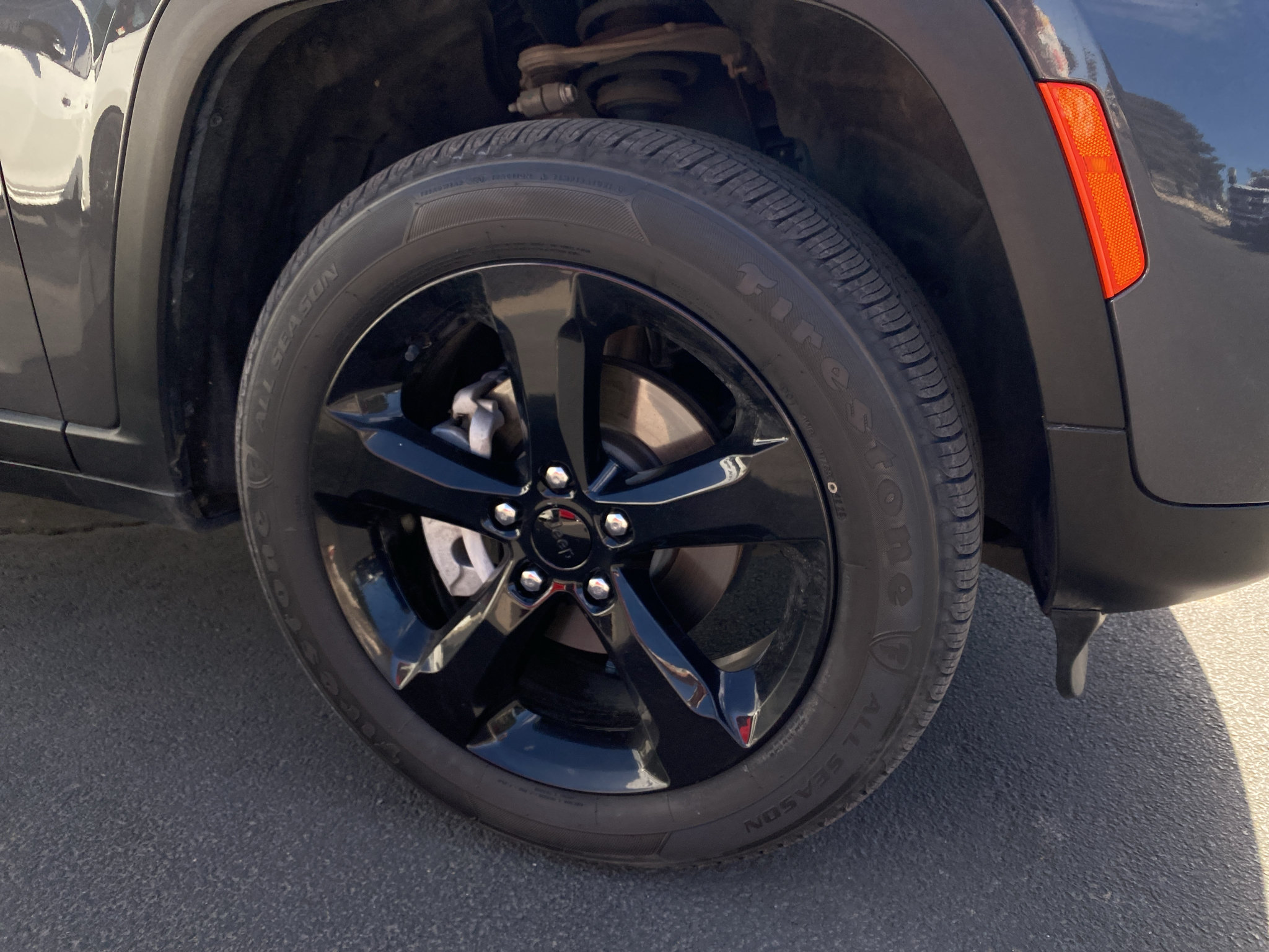Used 2023 Jeep Grand Cherokee Altitude AWD/4WD image 2