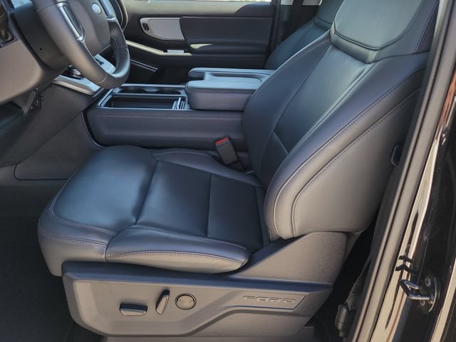 Certified 2025 Ford Expedition Active AWD/4WD image 6