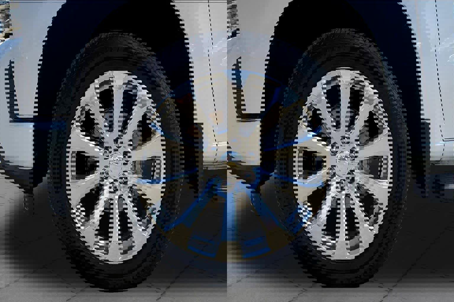 Used 2021 Chevrolet Silverado 1500 High Country w/ Technology Package image 13