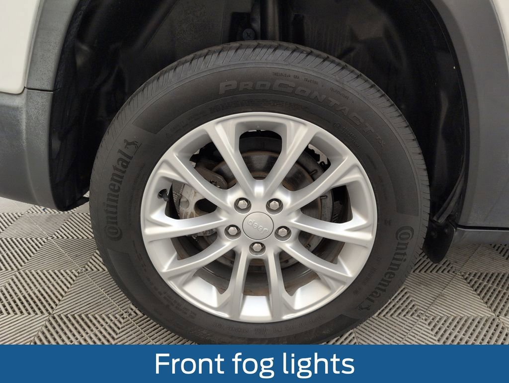 Used 2019 Jeep Cherokee Latitude w/ Popular Appearance Group FWD image 20