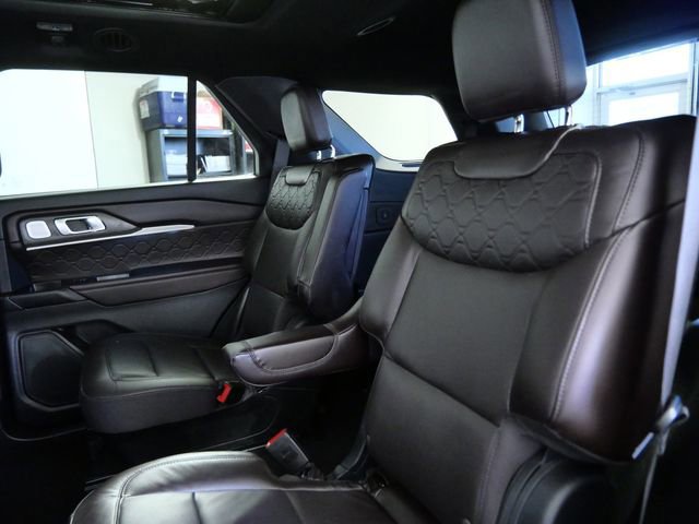 Certified 2025 Ford Explorer Platinum w/ LUX Leather Package image 15