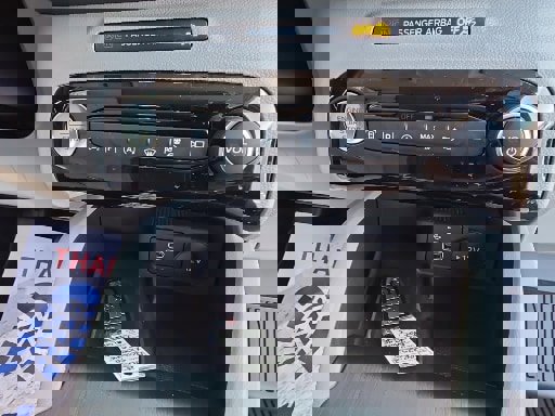 Certified 2025 Ford Escape Platinum w/ Premium Technology Package image 13