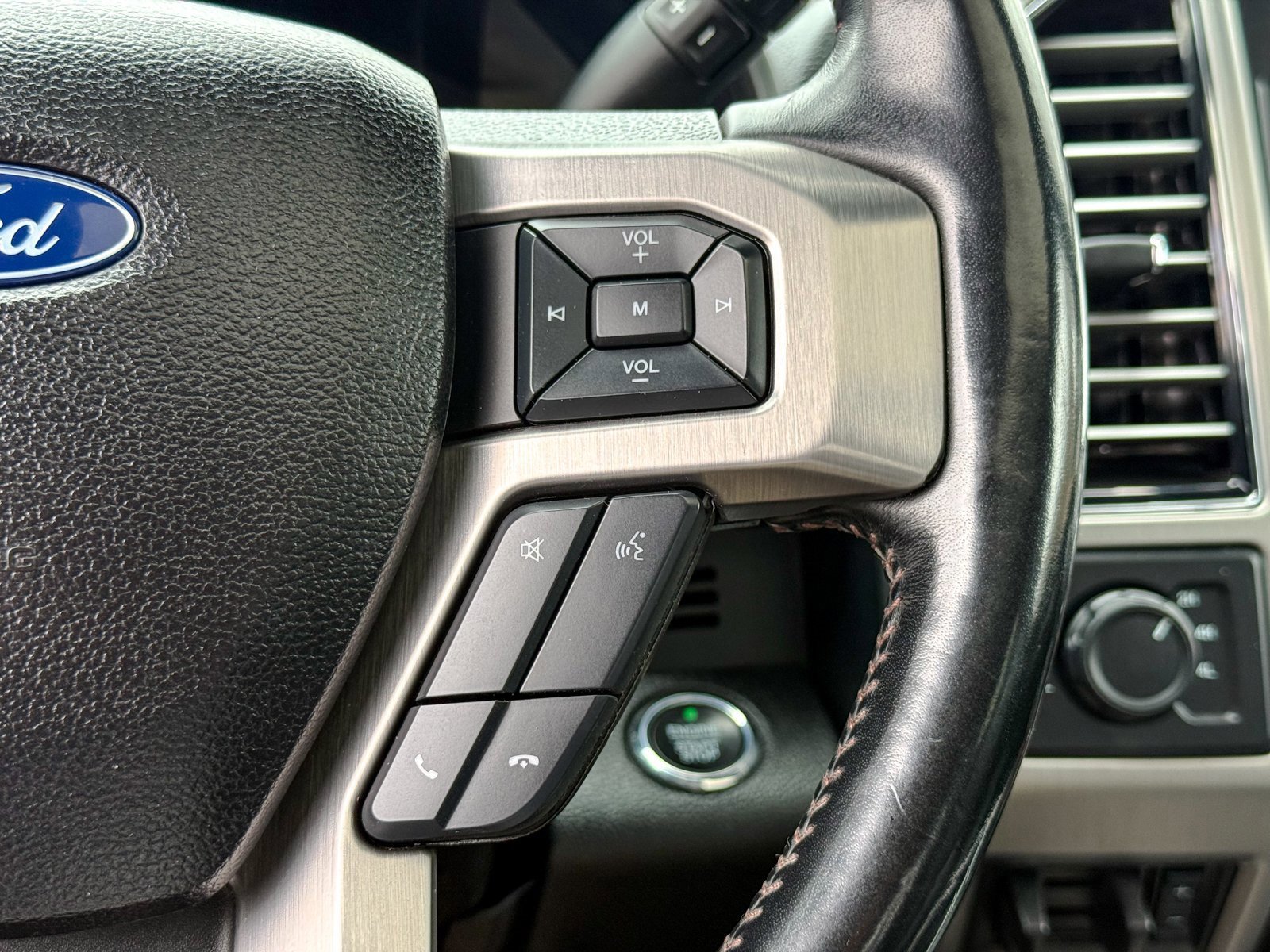 Certified 2020 Ford F250 Platinum w/ FX4 Off-Road Package image 39