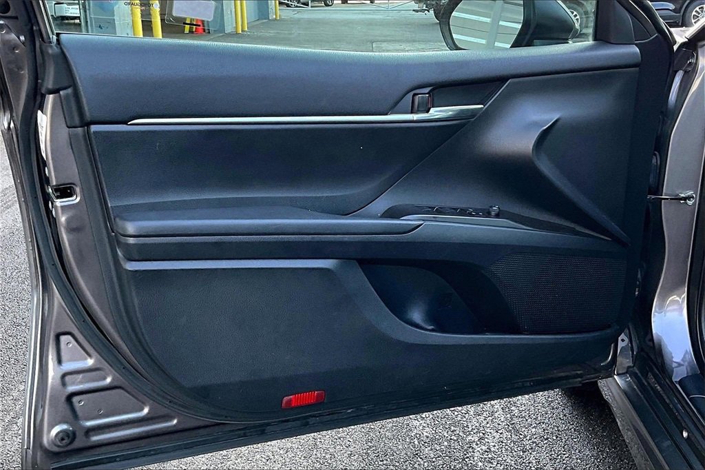 Used 2023 Toyota Camry SE image 21
