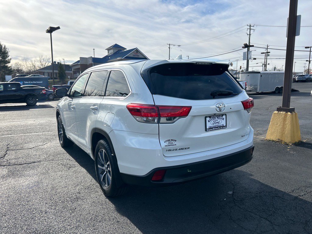 Used 2018 Toyota Highlander XLE w/ Carpet Mat Package (TMS) image 12