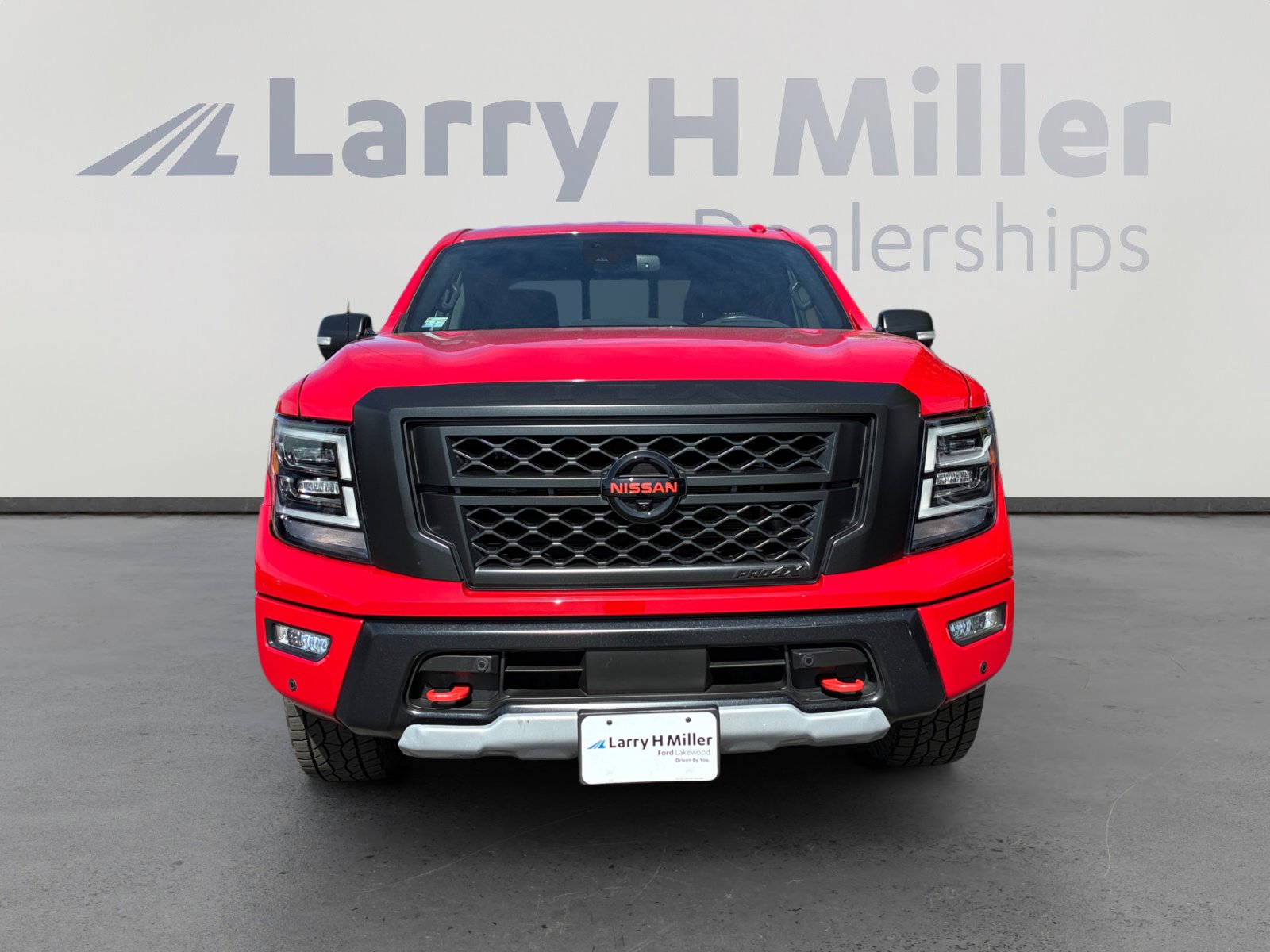 Used 2021 Nissan Titan PRO-4X w/ Pro-4x Convenience Package AWD/4WD image 8