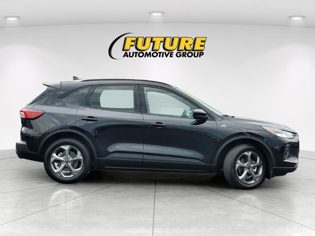 Certified 2025 Ford Escape ST-Line Select AWD/4WD image 3