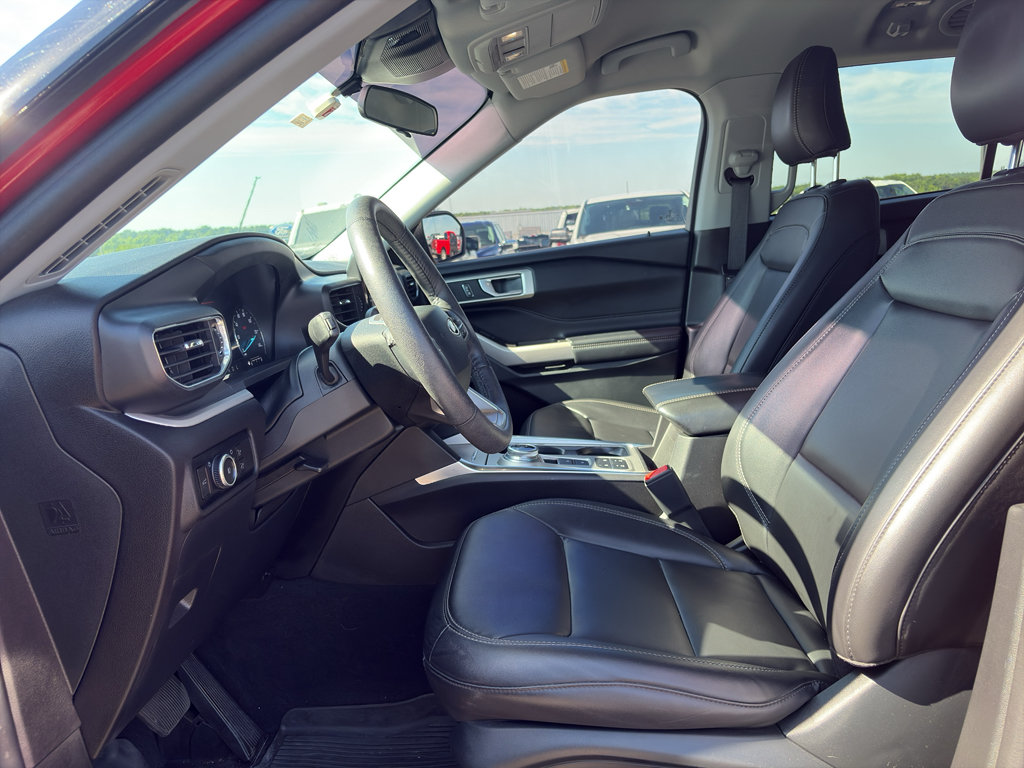 Certified 2023 Ford Explorer XLT w/ Equipment Group 202A RWD image 9