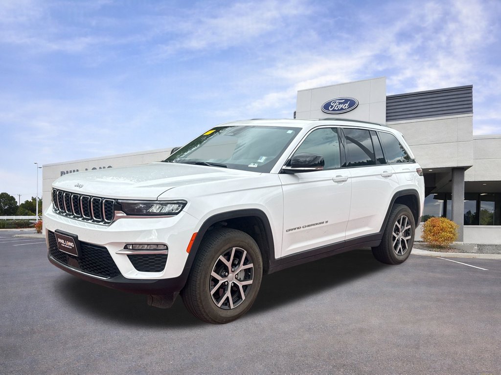 Used 2025 Jeep Grand Cherokee Limited w/ Trailer Tow Package AWD/4WD image 4