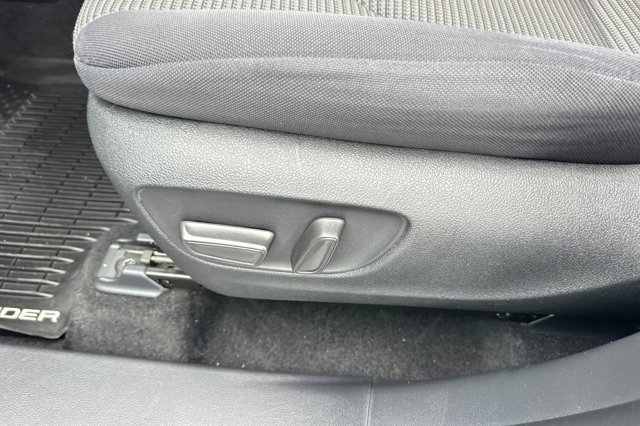 Used 2020 Toyota Highlander LE image 12