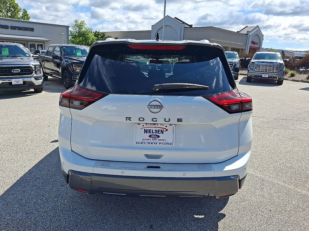 Used 2025 Nissan Rogue SL AWD/4WD image 23