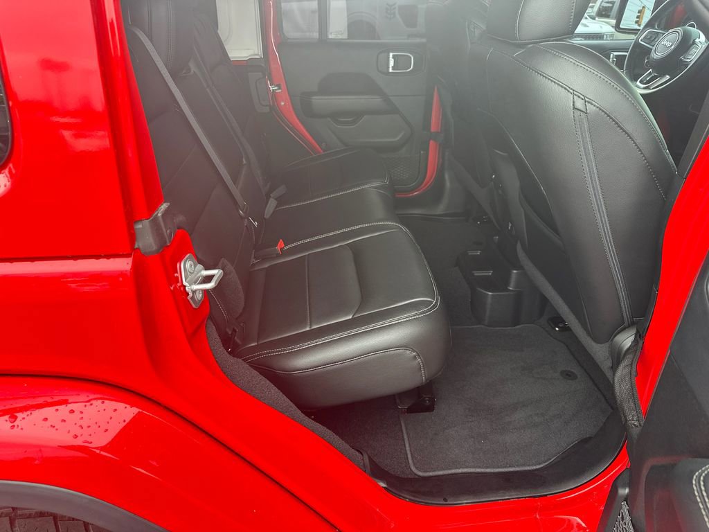 Used 2018 Jeep Wrangler Unlimited Sahara AWD/4WD image 15