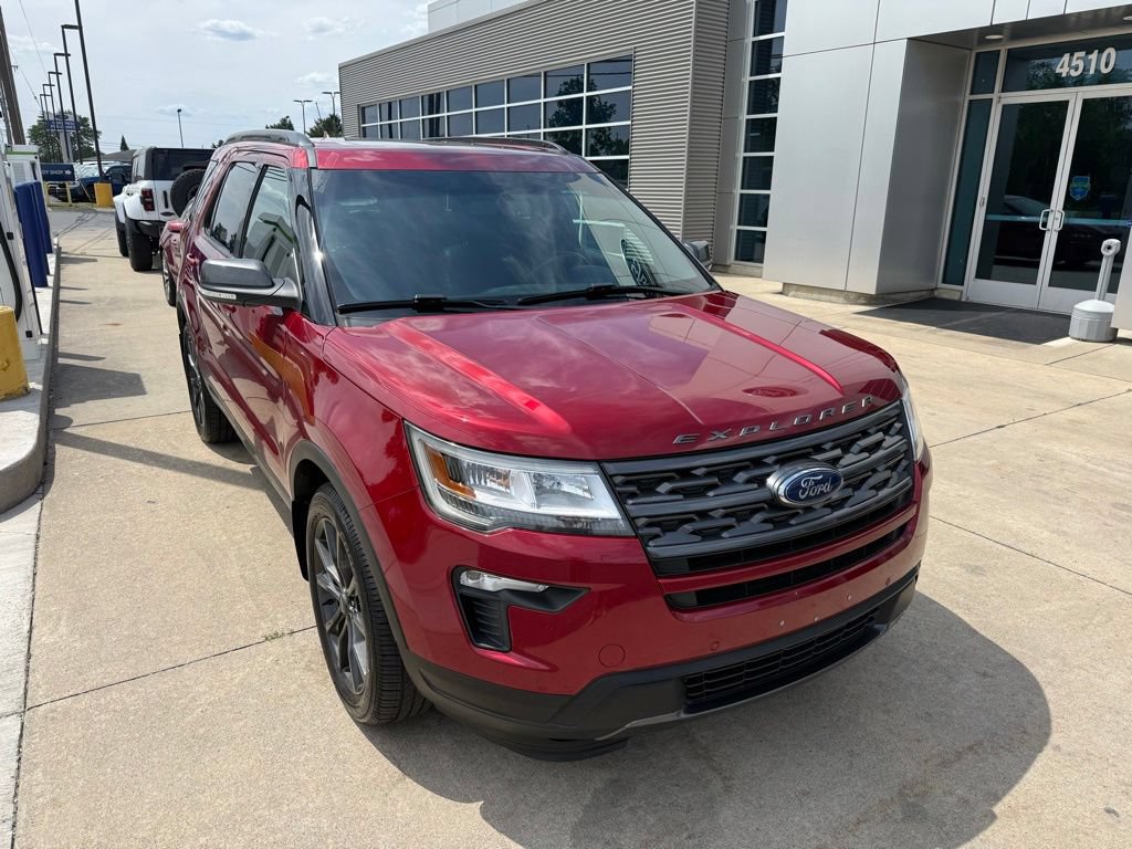 Certified 2018 Ford Explorer XLT w/ Equipment Group 202A AWD/4WD image 3