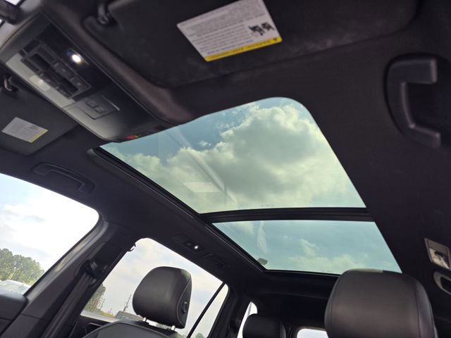 Used 2021 Volkswagen Tiguan SE R-Line image 20