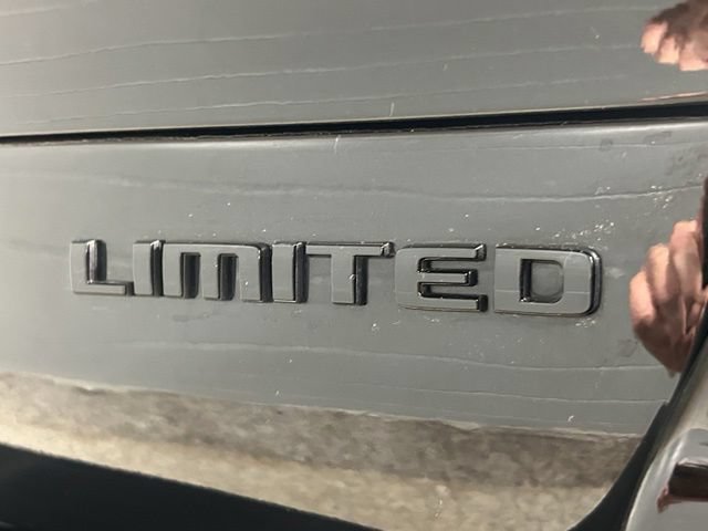 Used 2022 Jeep Grand Cherokee L Limited w/ Black Appearance Package AWD/4WD image 31