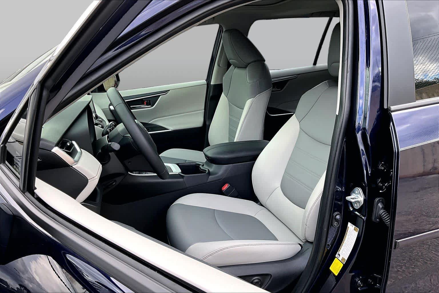 Used 2025 Toyota RAV4 XLE Premium AWD/4WD image 10
