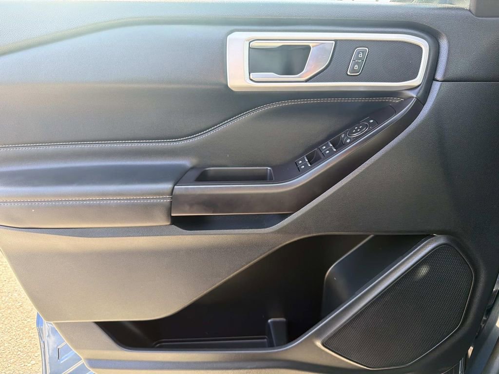 Certified 2020 Ford Explorer XLT w/ Equipment Group 202A image 18