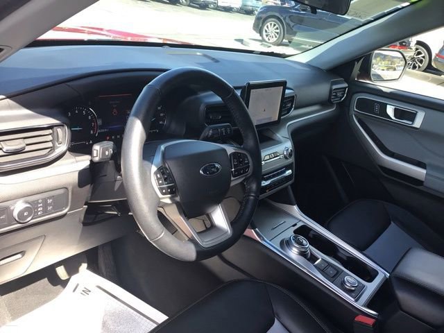 Certified 2022 Ford Explorer XLT w/ Equipment Group 202A AWD/4WD image 8