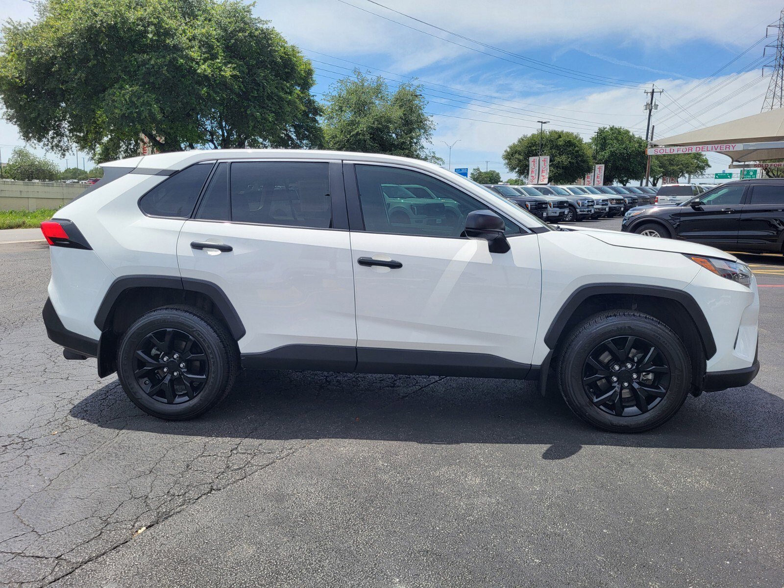 Used 2024 Toyota RAV4 LE FWD image 2