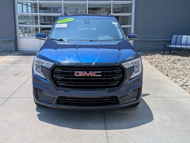 Used 2022 GMC Terrain SLE w/ Driver Convenience Package FWD image 9