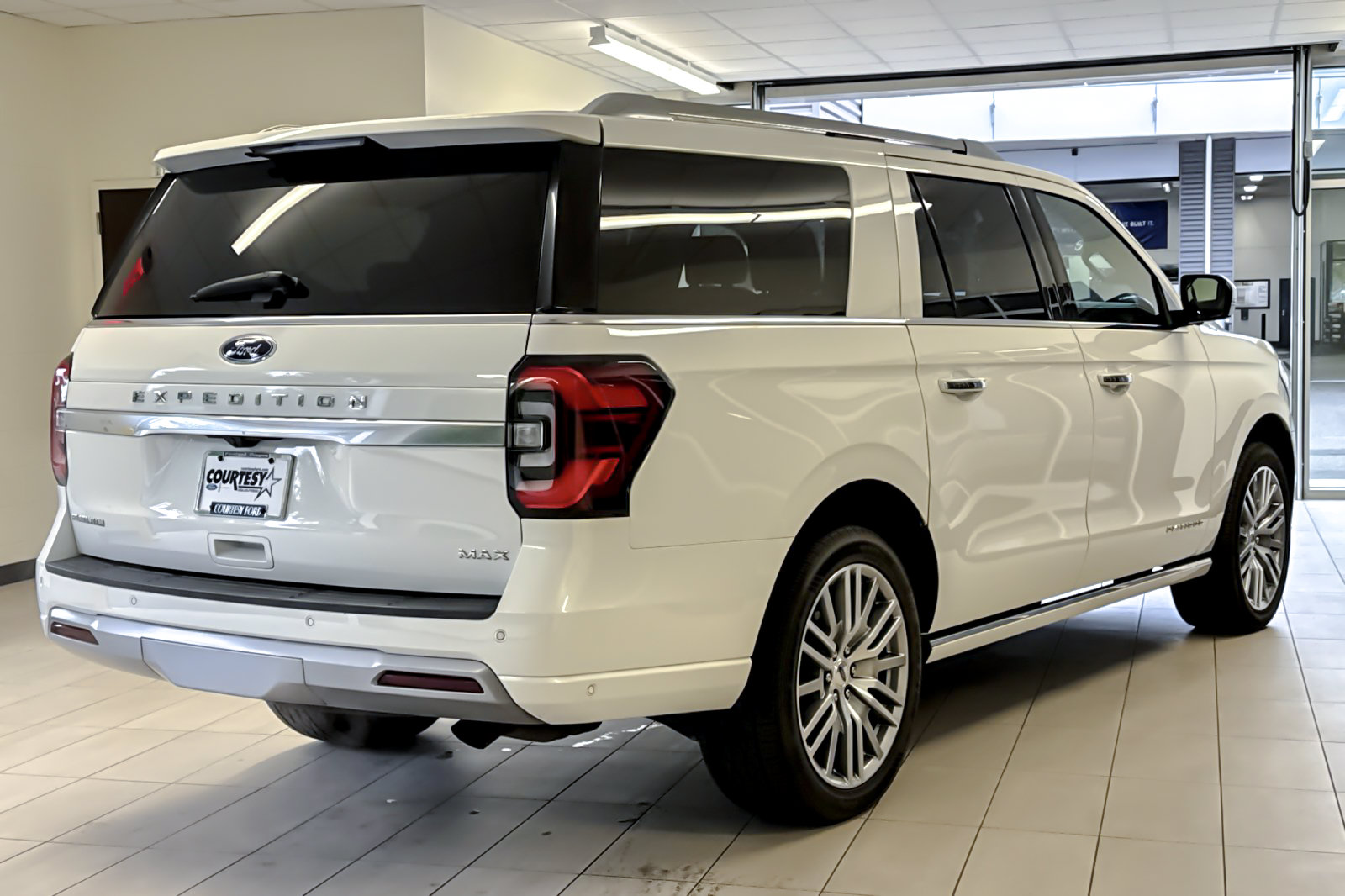 Certified 2022 Ford Expedition Max Platinum AWD/4WD image 4