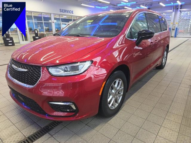 Used 2025 Chrysler Pacifica Select