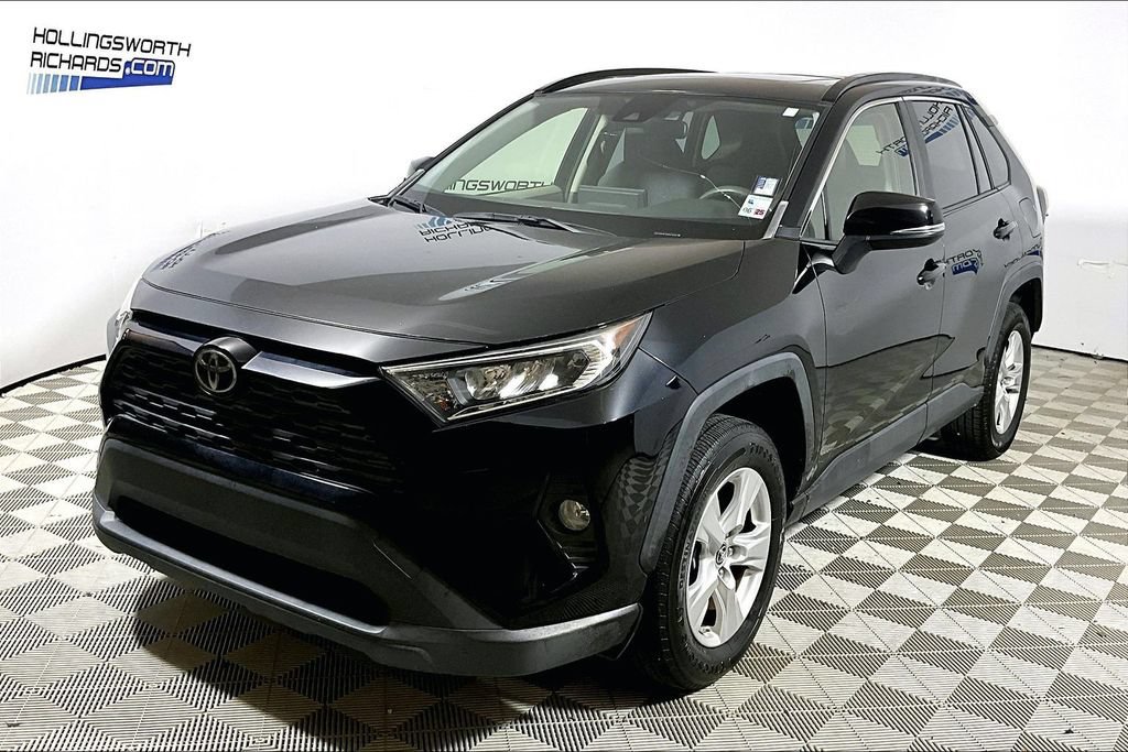Used 2019 Toyota RAV4 XLE FWD image 1